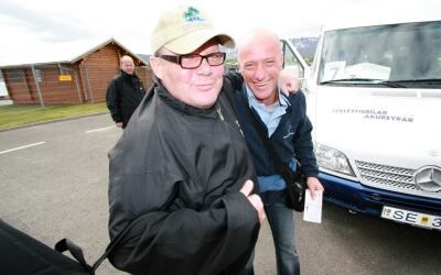 Sir JoJo playing for German tourists on the Delphin Voyager
